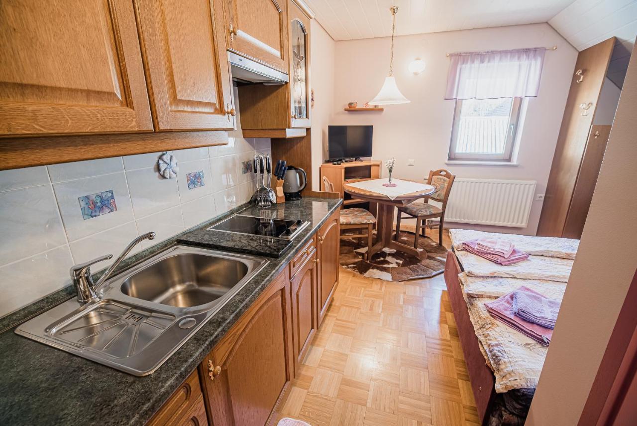 Homestay Kocka Згорнє-Єзерсько Екстер'єр фото