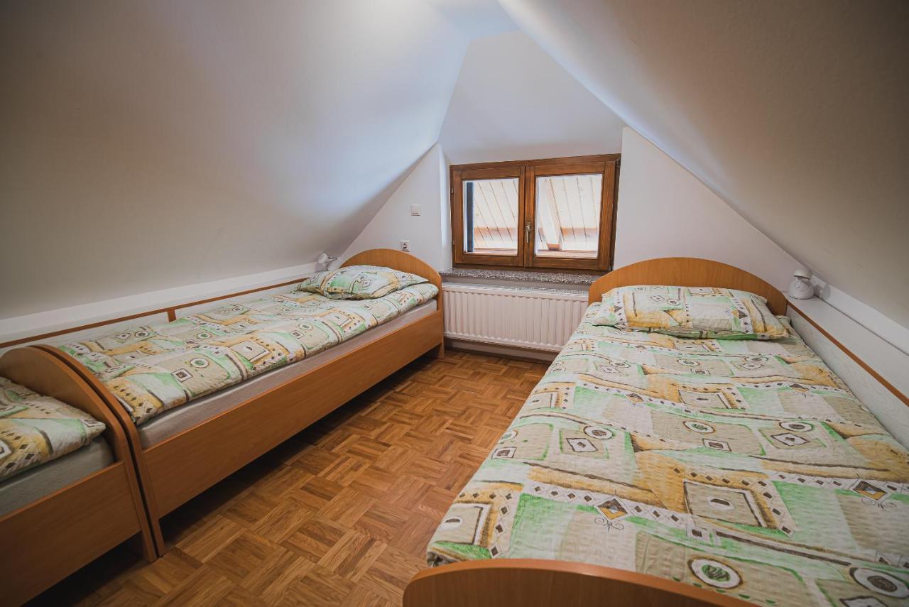 Homestay Kocka Згорнє-Єзерсько Екстер'єр фото