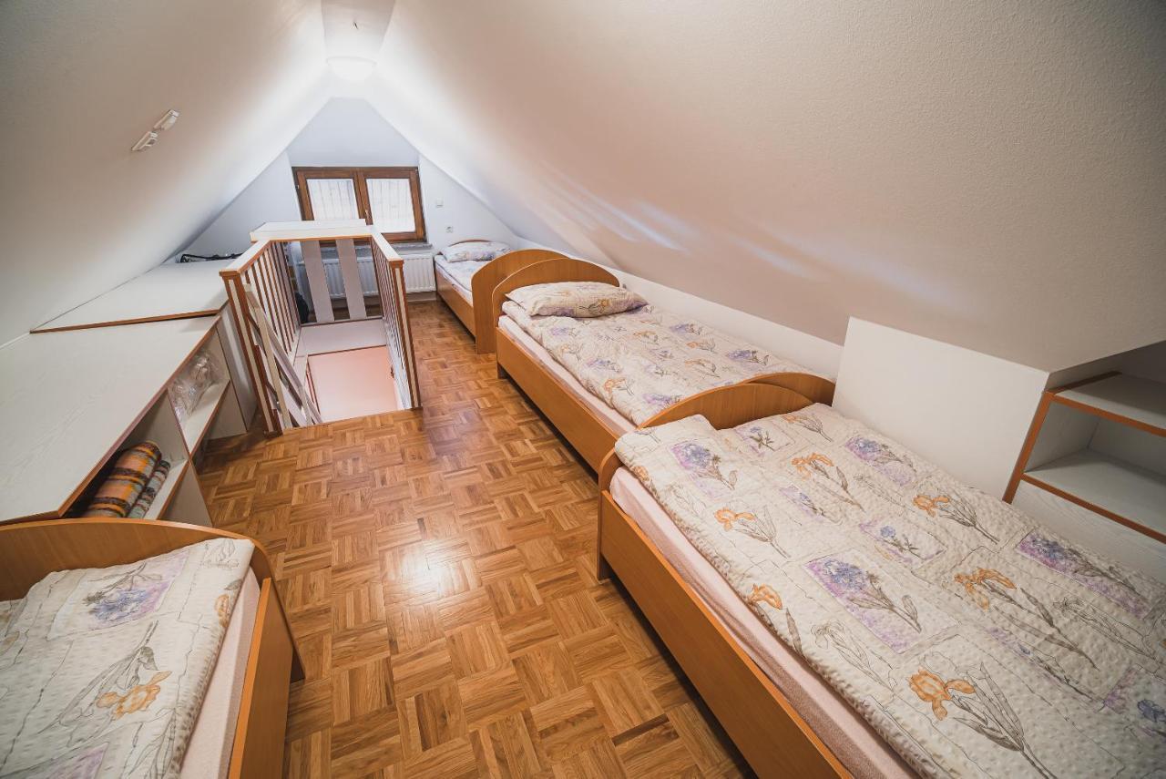 Homestay Kocka Згорнє-Єзерсько Екстер'єр фото