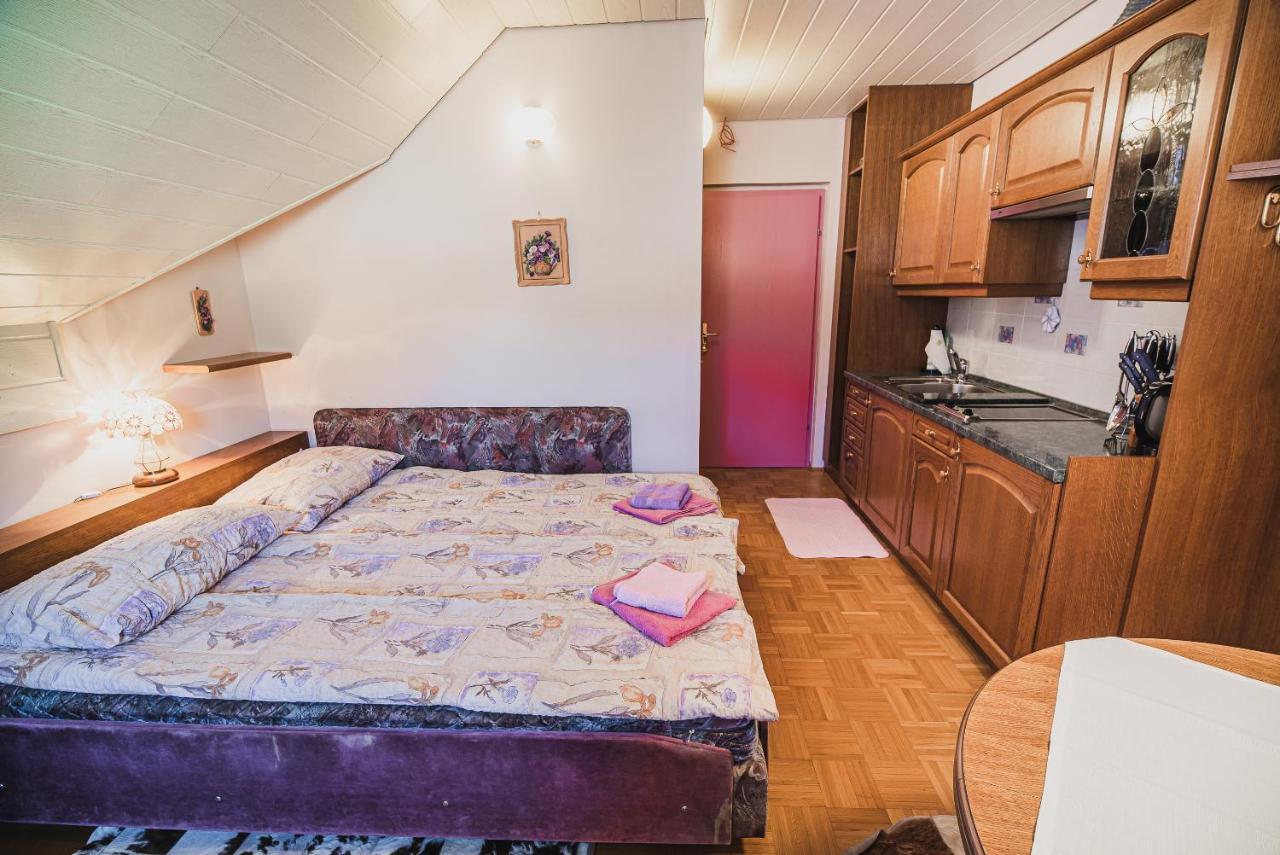 Homestay Kocka Згорнє-Єзерсько Екстер'єр фото